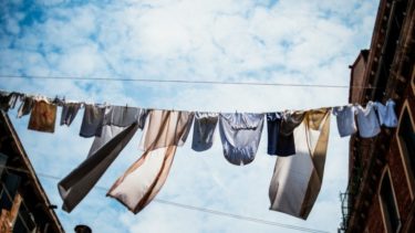 【種類別】洗濯物が早くきれいに乾く干し方を徹底解説！