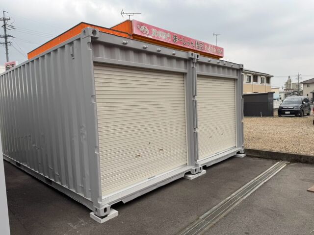 20フィートシャッター付きコンテナ、趣味の部屋、倉庫、バイク
