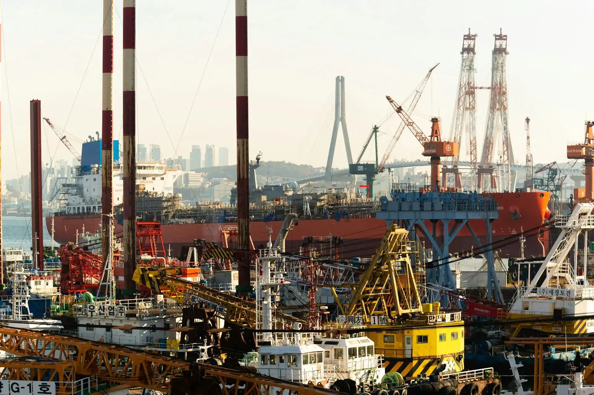 コンテナ船の過剰生産のピークは2027年