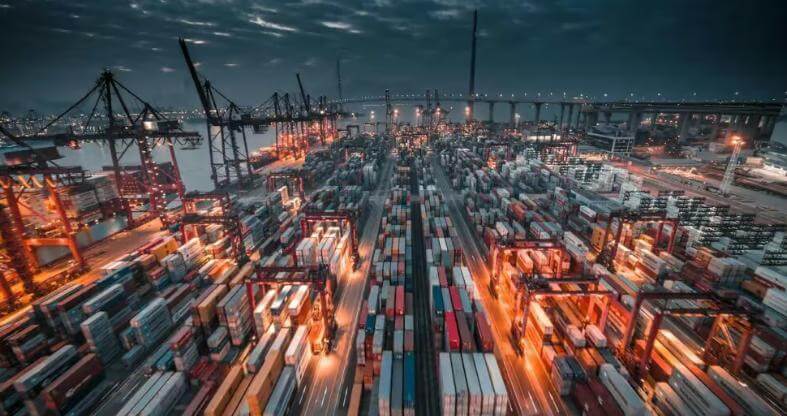 ピークシーズン前に貨物量が増加！企業が在庫確保に躍起