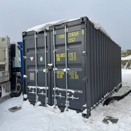 北海道宗谷郡猿払村 20フィート新品コンテナ 積雪後 設置